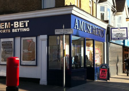 Leigh Broadway Amusements