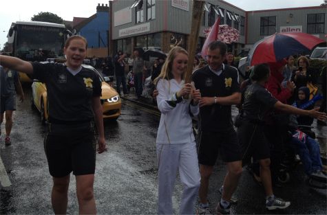 Torchbearer enters Leigh-on-Sea