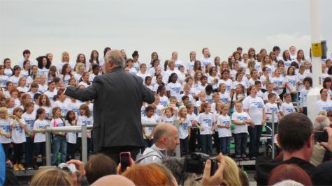 2000-strong choir on Southend Seafront